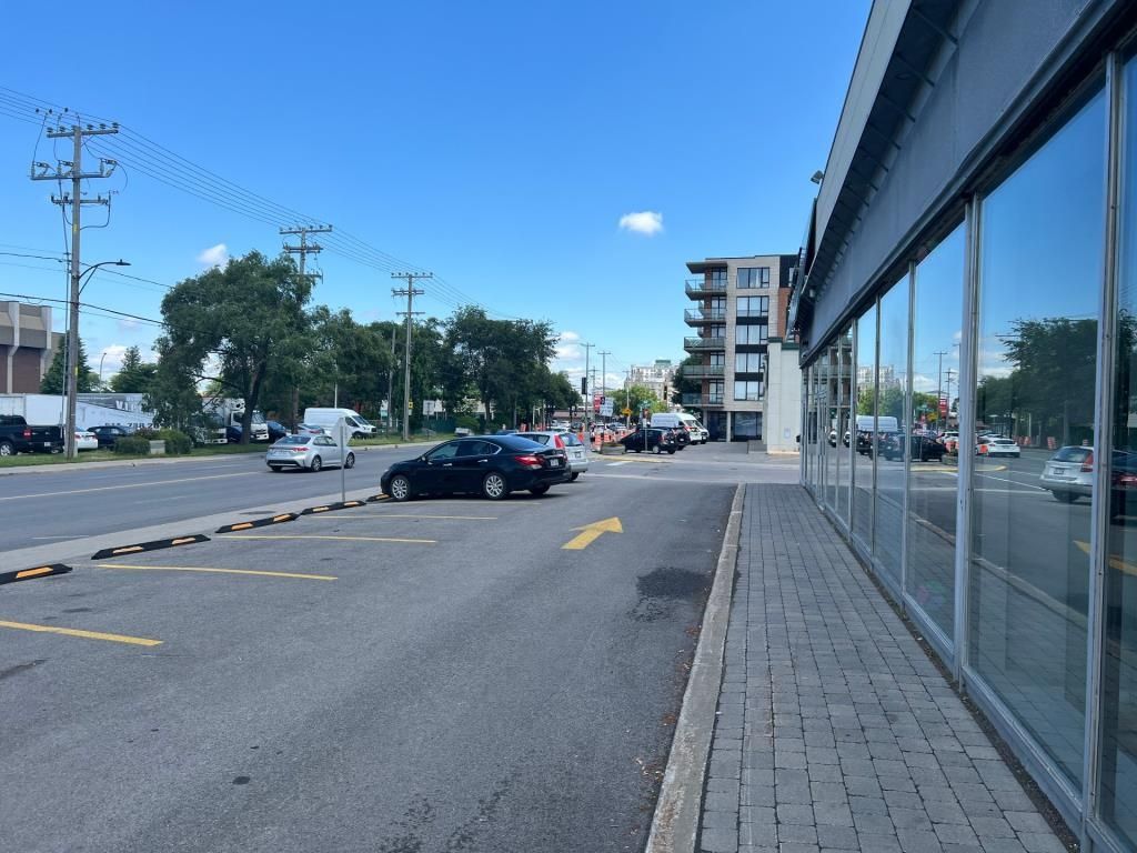 3,400 sqft Prime Location on Jean-Talon Est St-Leonard