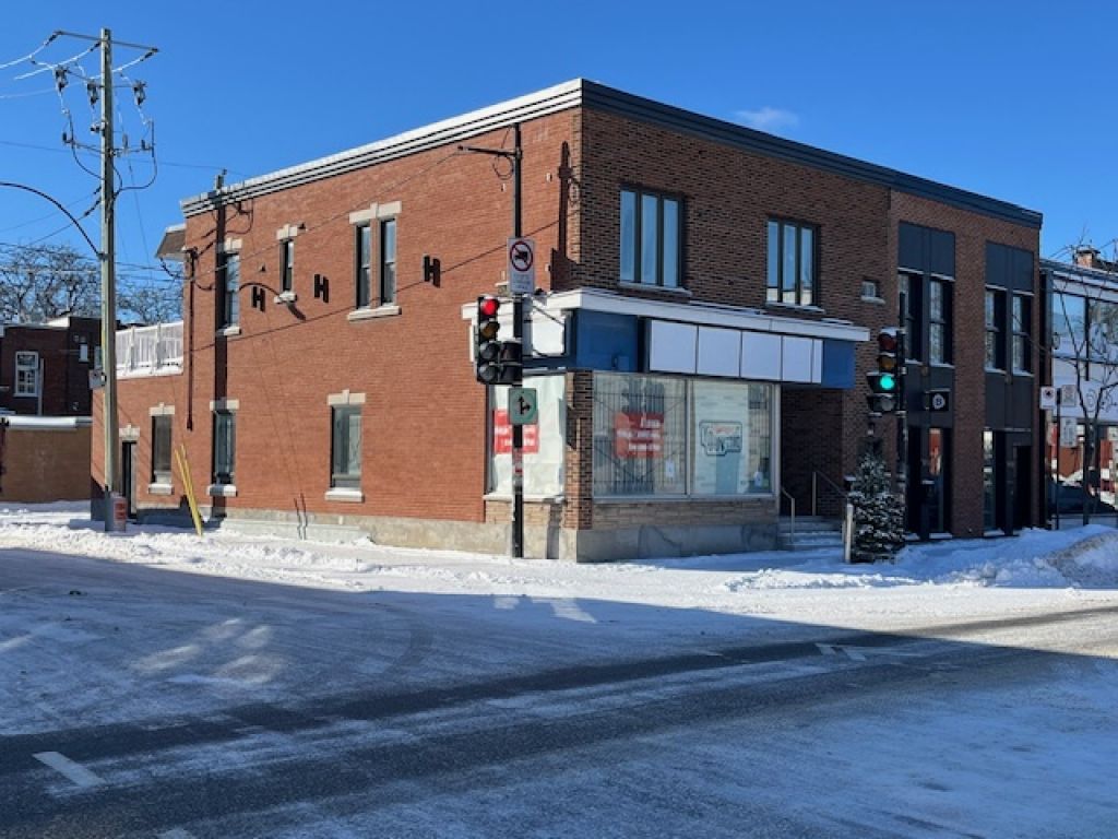 Commercial space on Lajeunesse street ideal for shops and businesses seeking  presence and visibility.