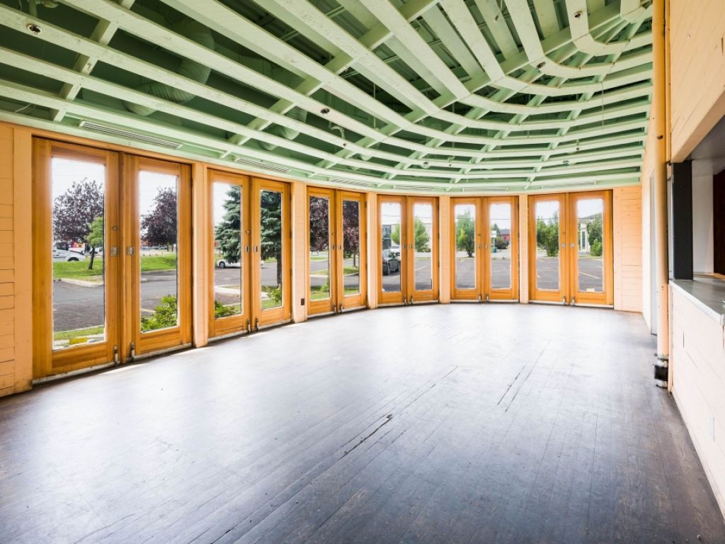Commercial space 2,398 or 3,497 sq. ft. for rent Boucherville