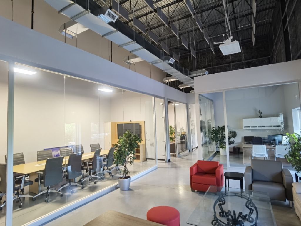 Entrept de 6500 pc  louer immeuble industriel  Candiac