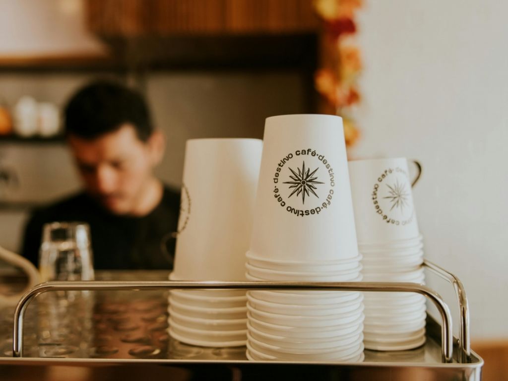 Comptoir Caf� / Caviste bien implant� � Montr�al