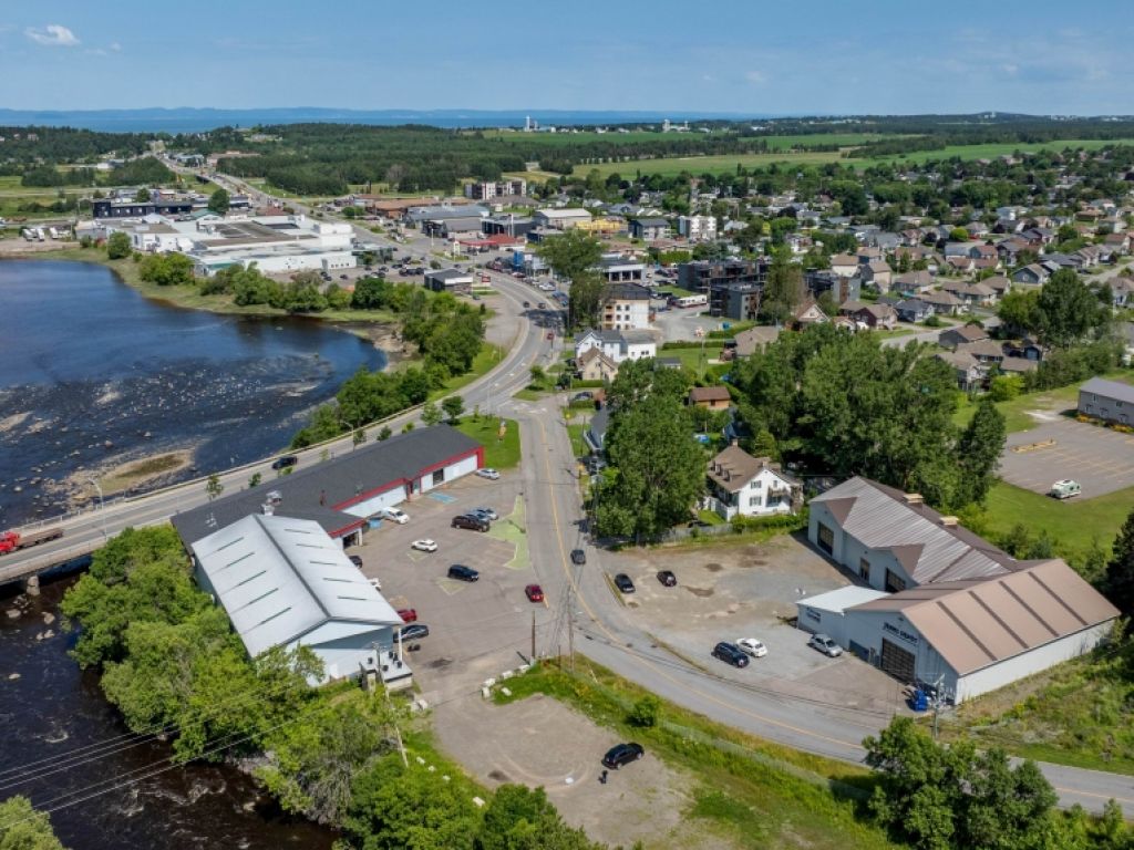 Commercial space for rent Riviere-du-Loup 2,000 to 9,828 sqft