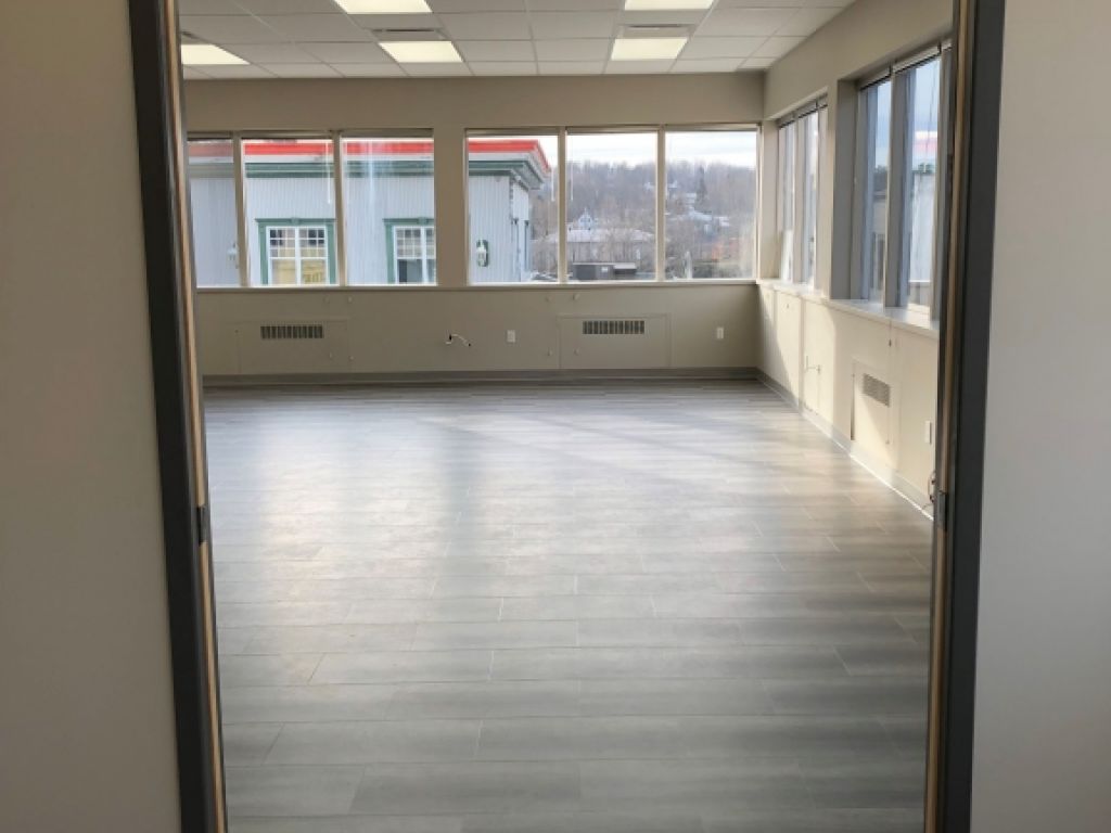 📢 Bureau commercial  sous-louer  Magog  1060 pi | Deux mois gratuits & Stationnement inclus