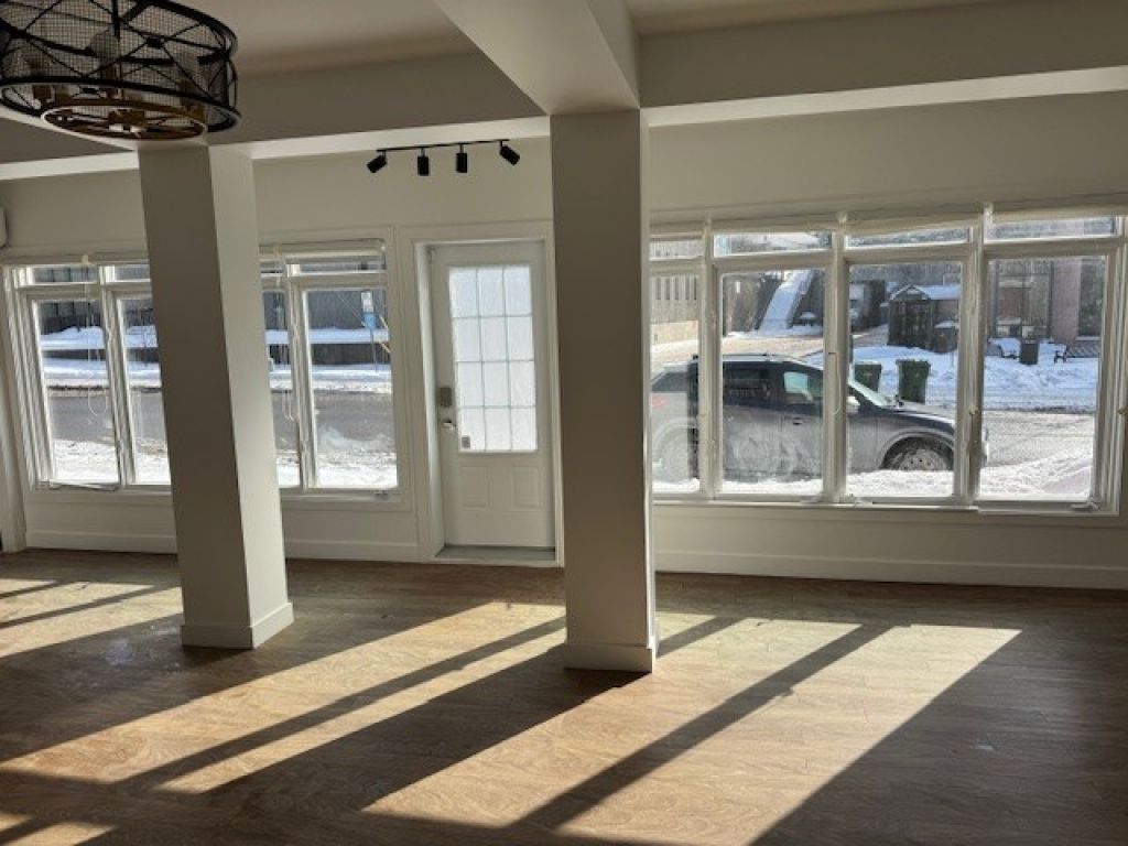 Superbe place d'affaires - Local de 550 pc