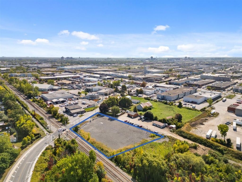 Industrial Land for Rent � Boul. St-Elzear O., Laval (Vimont)