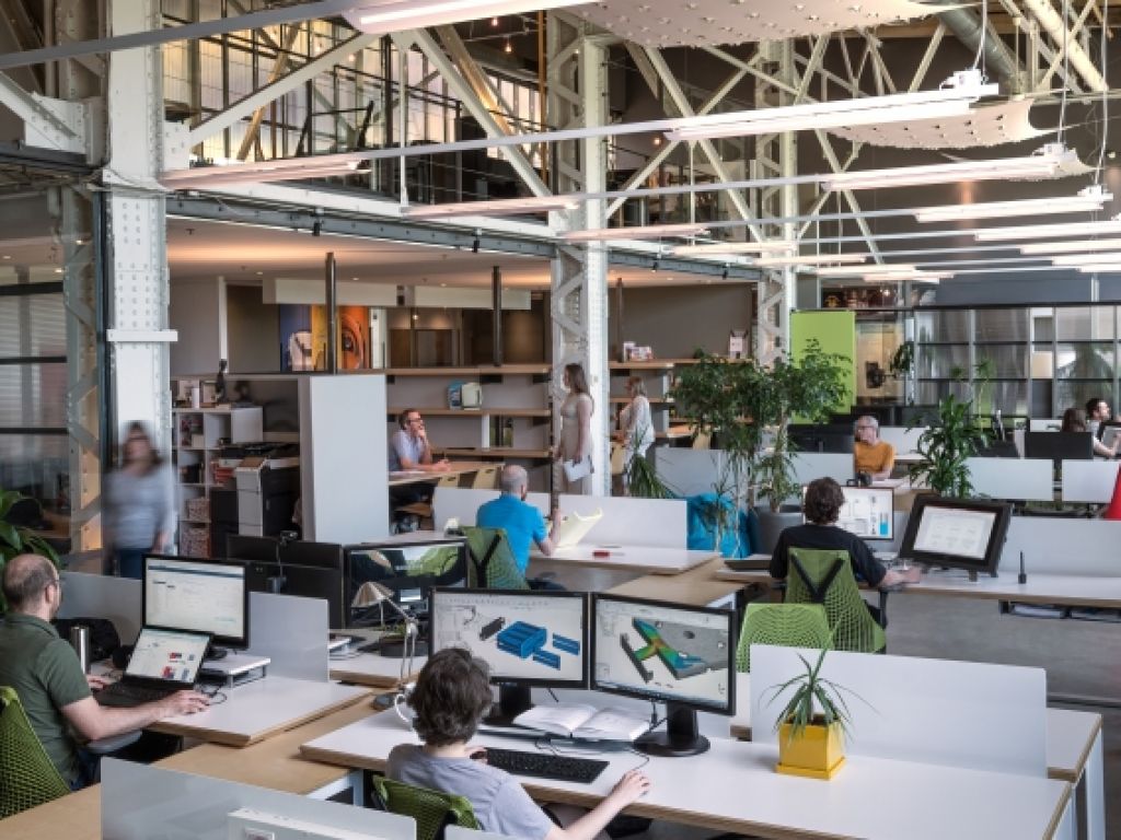 Technople Angus     Magnifique espace partag de 2522 pi ca