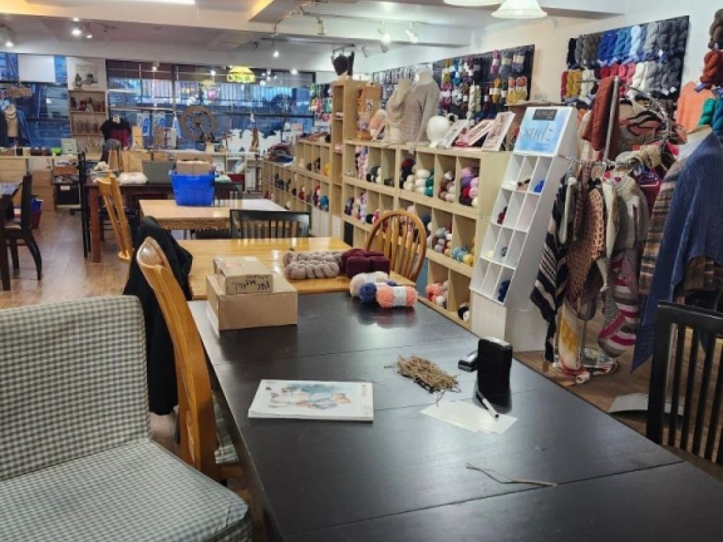 2,000 sqft space Promenade Fleury Ahuntsic Montral