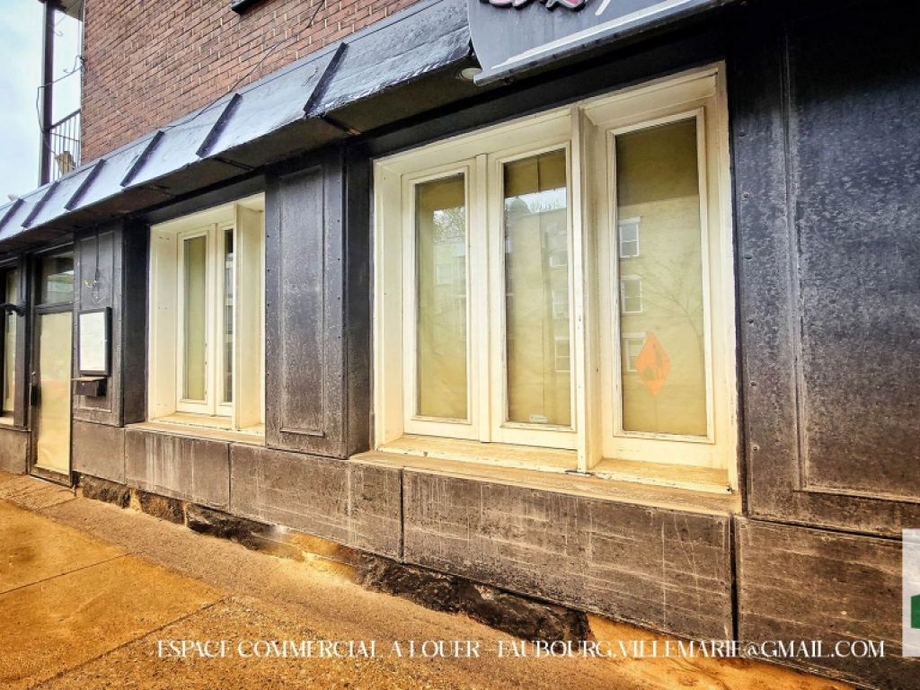 Local commercial  louer Montral - terrasse prive 