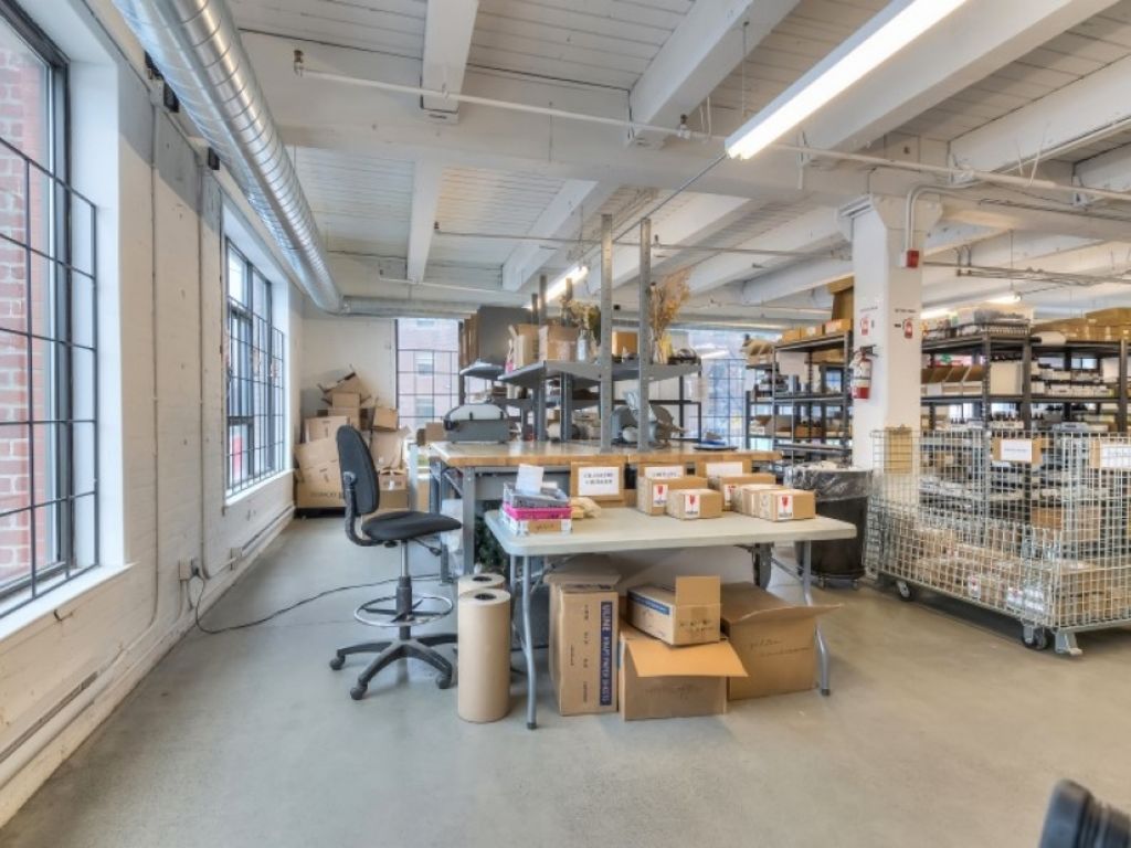  LOUER espace industriel exceptionnel, climatis et lumineux avec 3 quais Parc-Ex