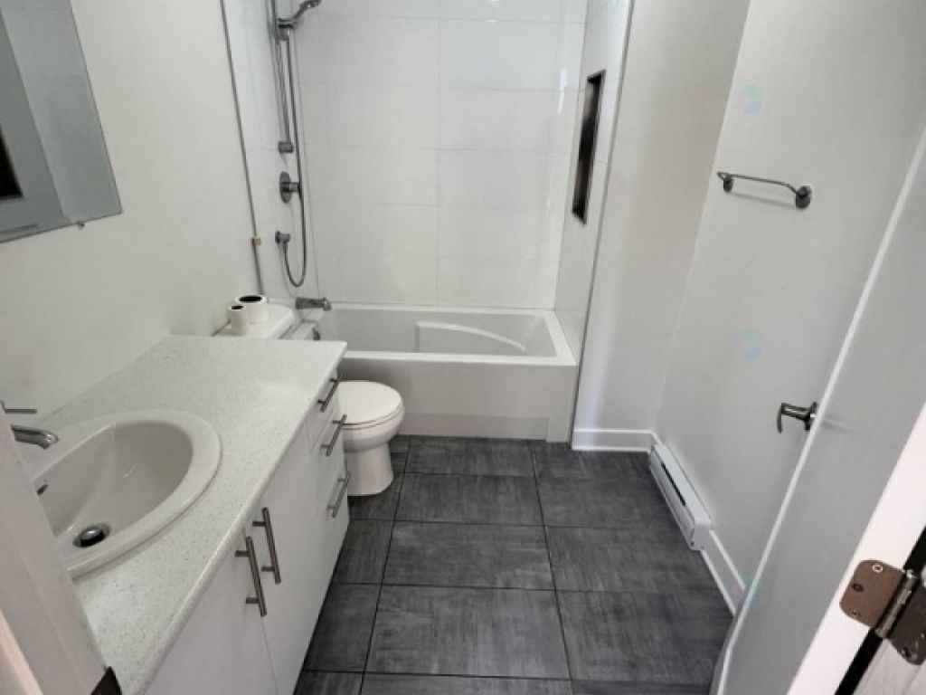 Bureau commercial situ� au 13 rue Blainville Ouest, Sainte-Th�r�se