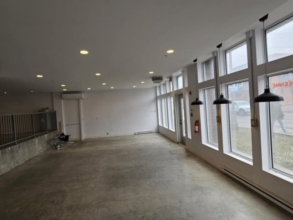 Local commercial � louer - 440 bd Charest Ouest