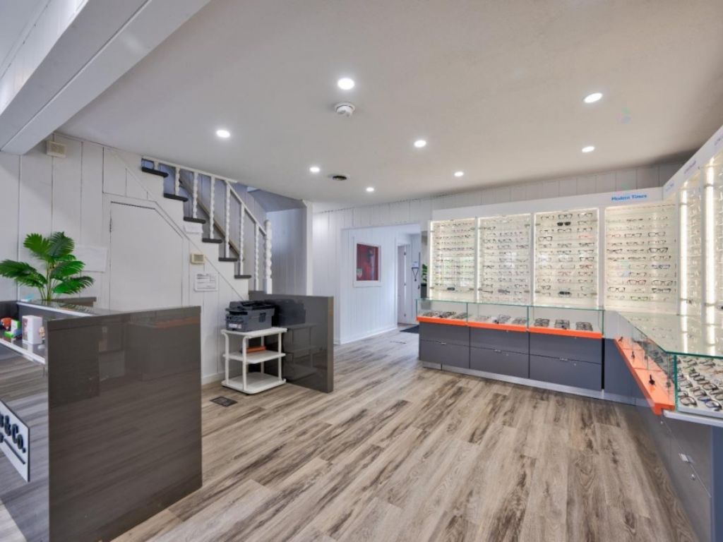 Building for rent Cure-Labelle Blvd Sainte-Therese
