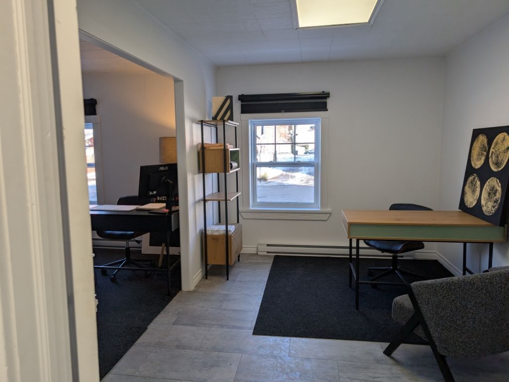 FOR RENT : ENTREPRENEURS/MANAGERS/SERVICE COMPANIES