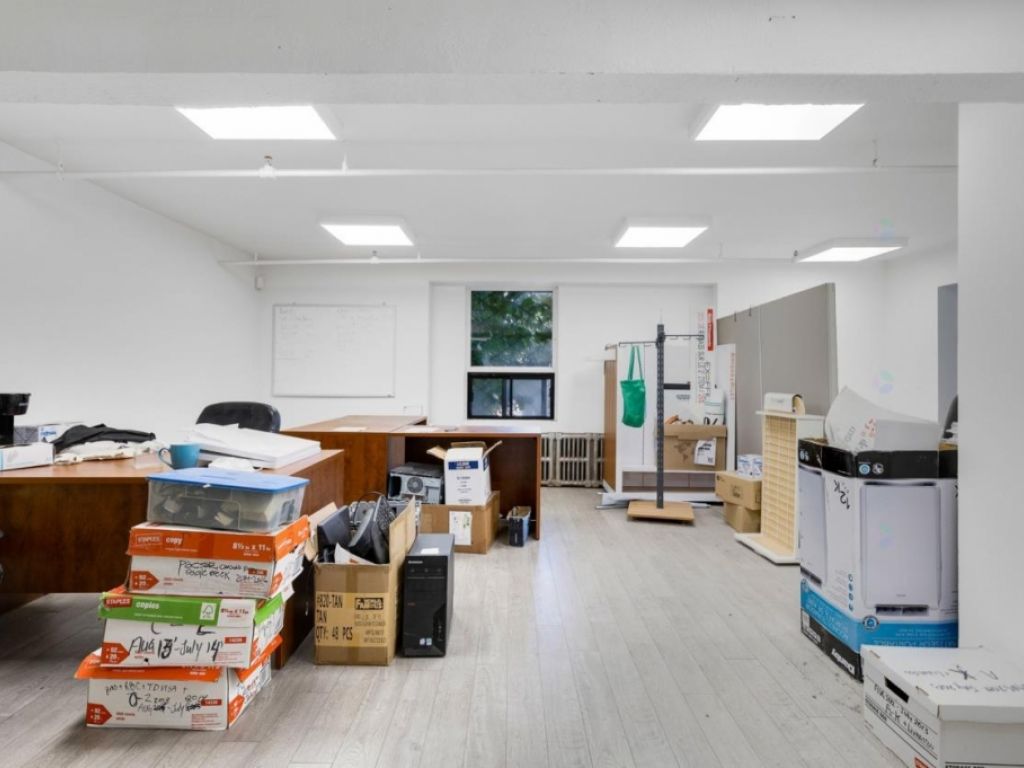 8600 sqft space corner Duluth / St-Laurent Montreal Plateau