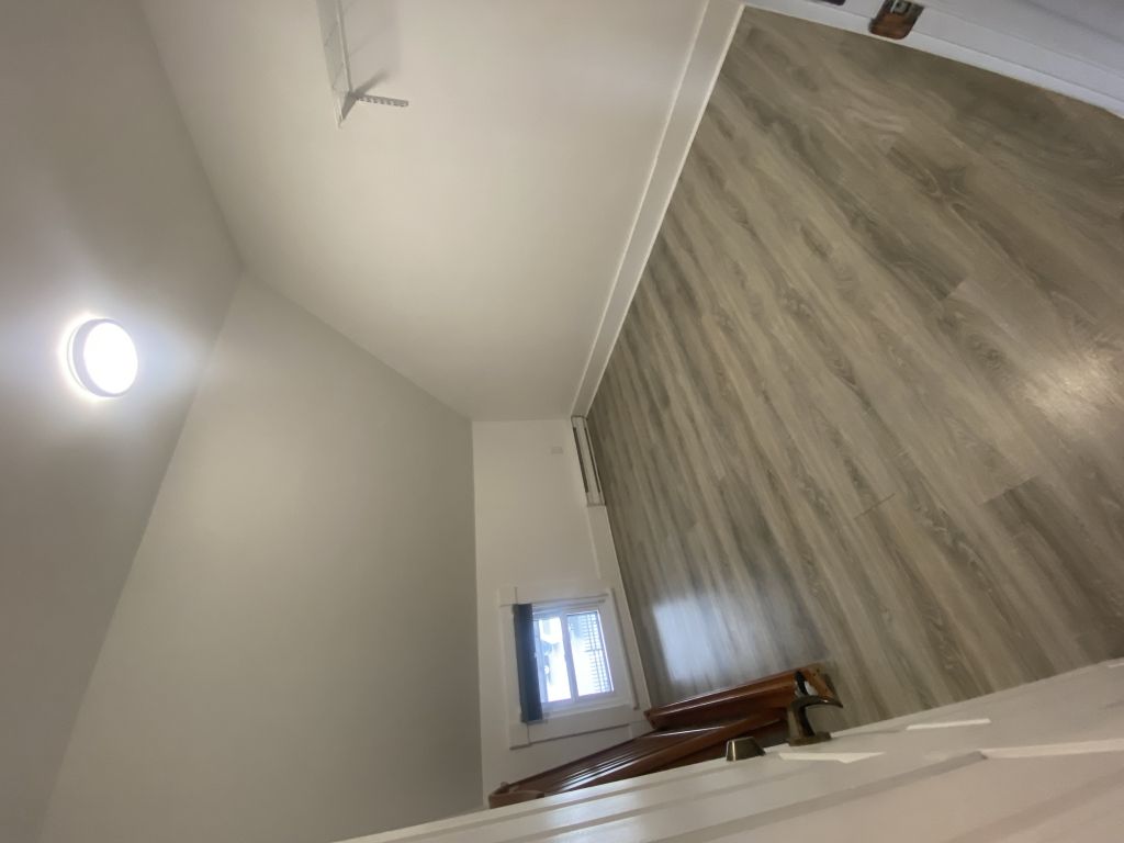 Local commercial-bureaux rnovs  louer au coeur de Sutton 