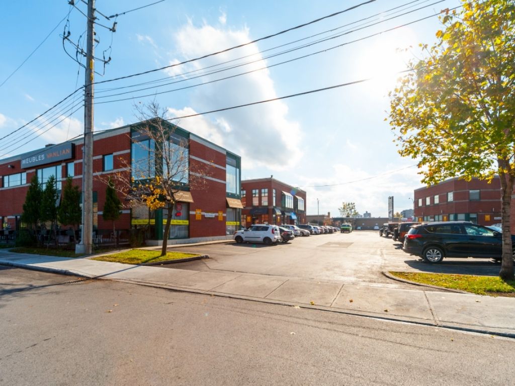 SPACE FOR RENT 1250 SQF