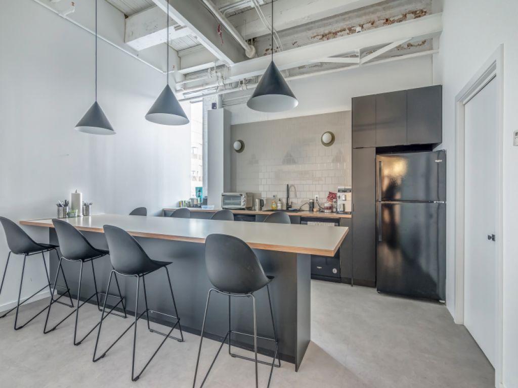 Espaces bureaux et industriels  louer-District Beaumont-6833 De L'pe