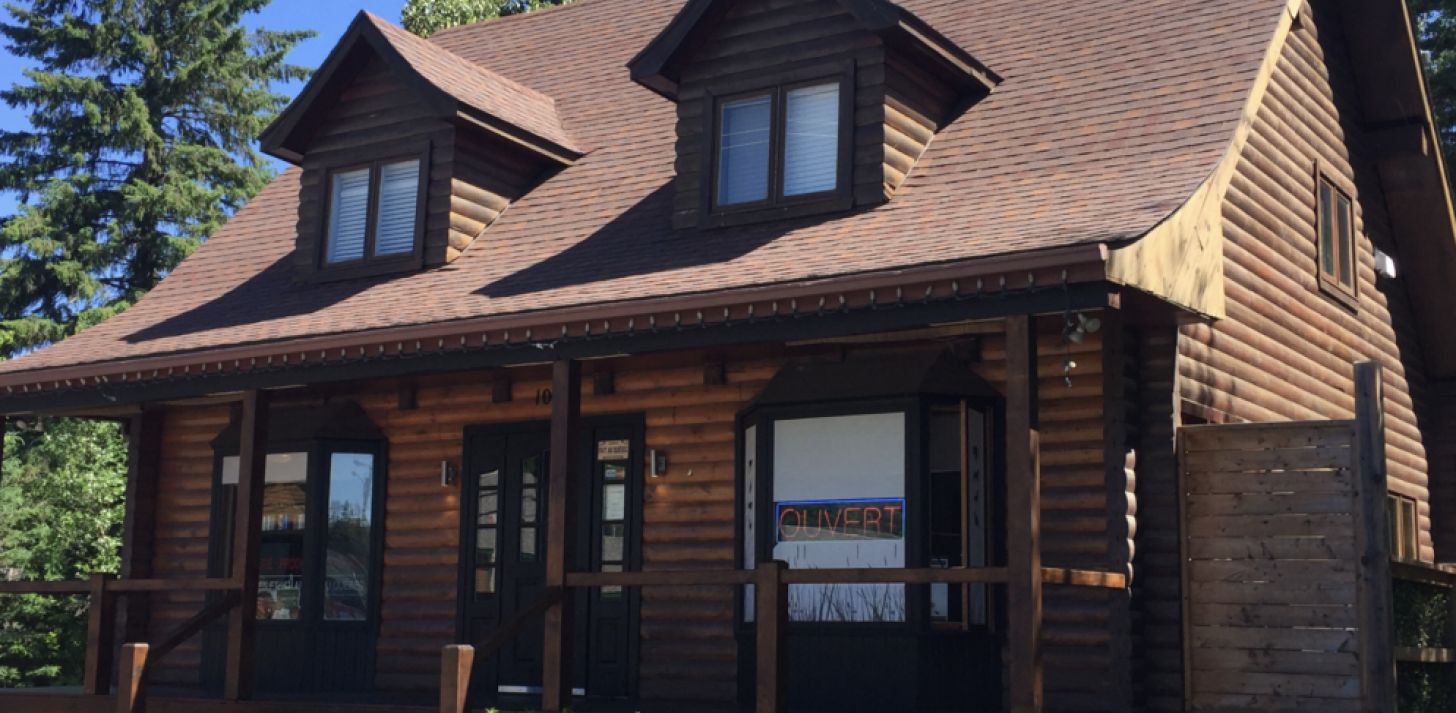 Established and reputable gourmet grocery store for sale - For Sale