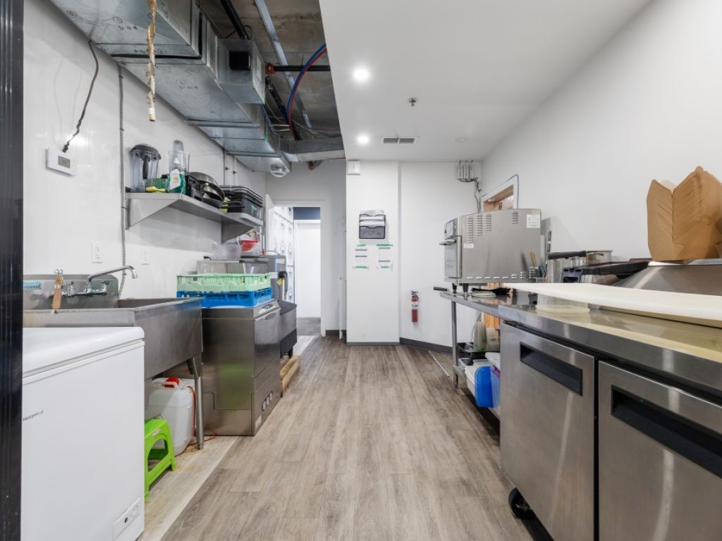 COMMERCIAL SPACE FOR LEASE