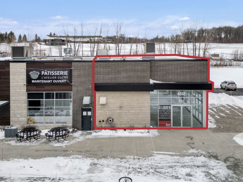 COMMERCIAL SPACE FOR RENT