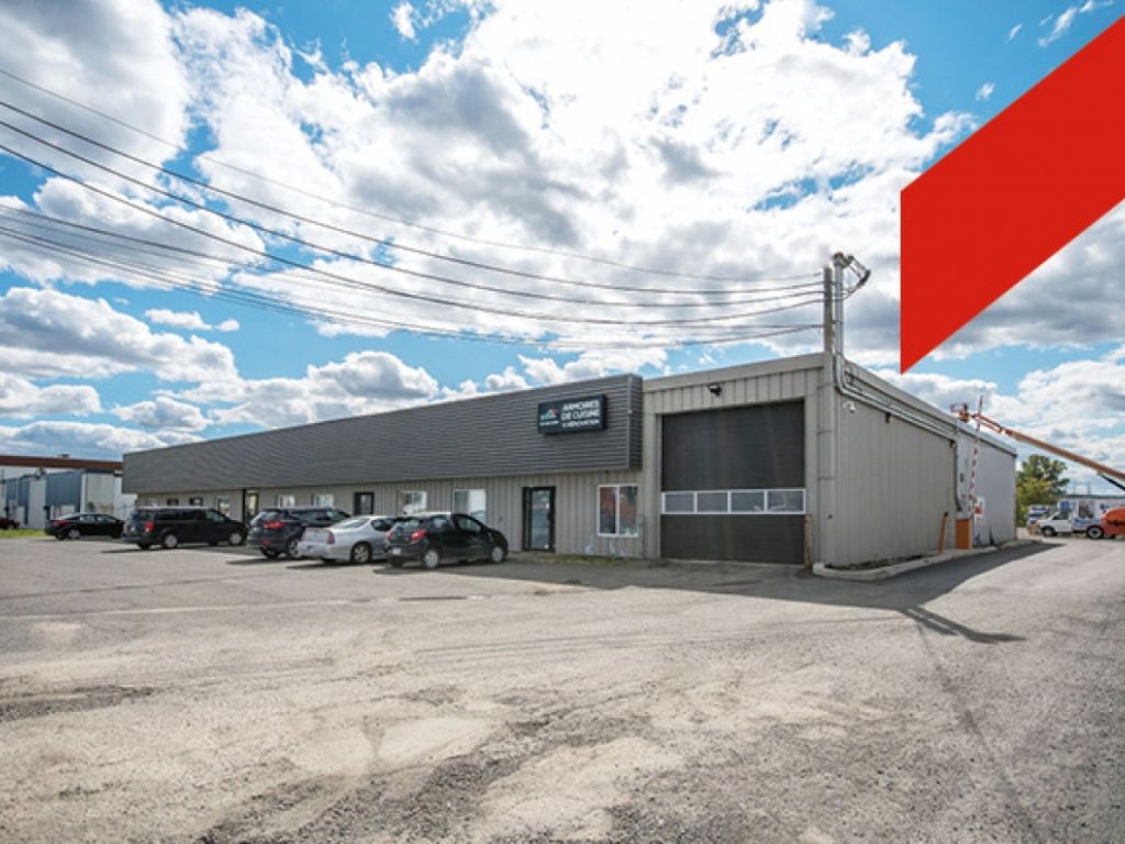 Superbe local en faade 1000  1600 p.c.- Secteur industriel- Rive-Sud