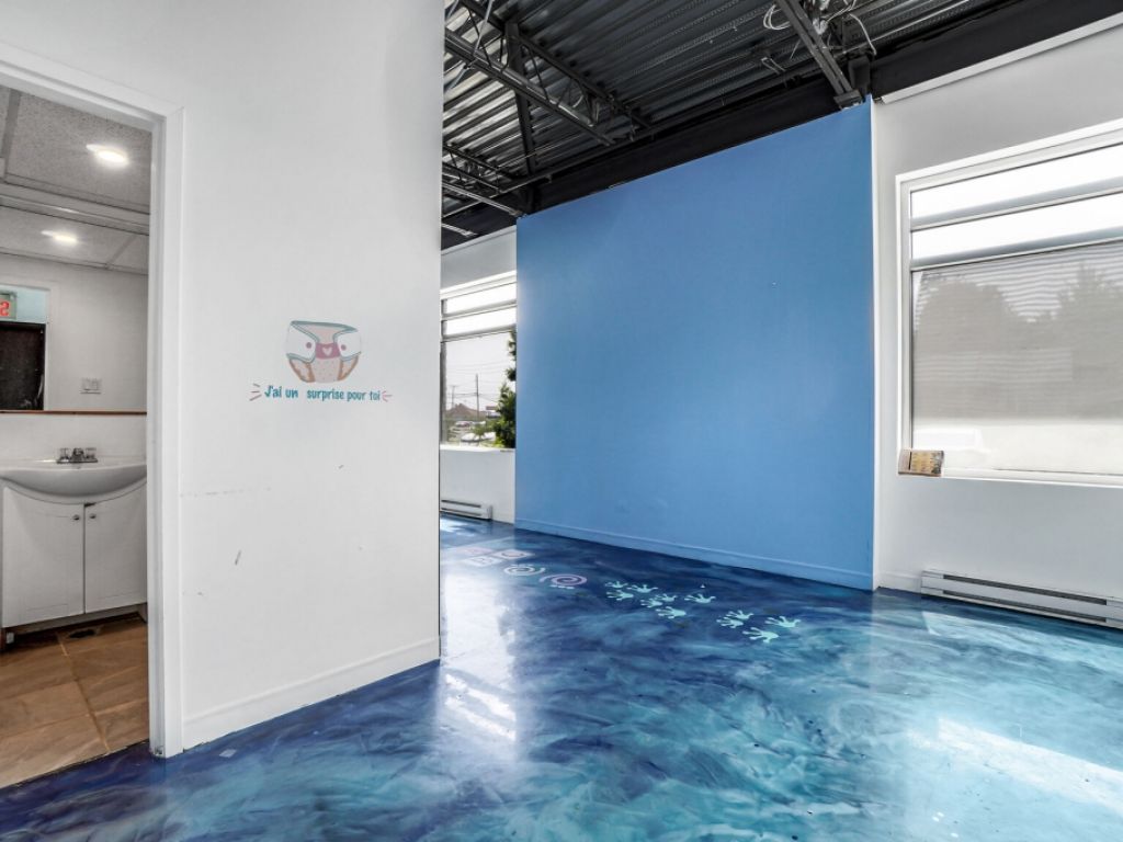 Espace commercial Unit de coin  louer