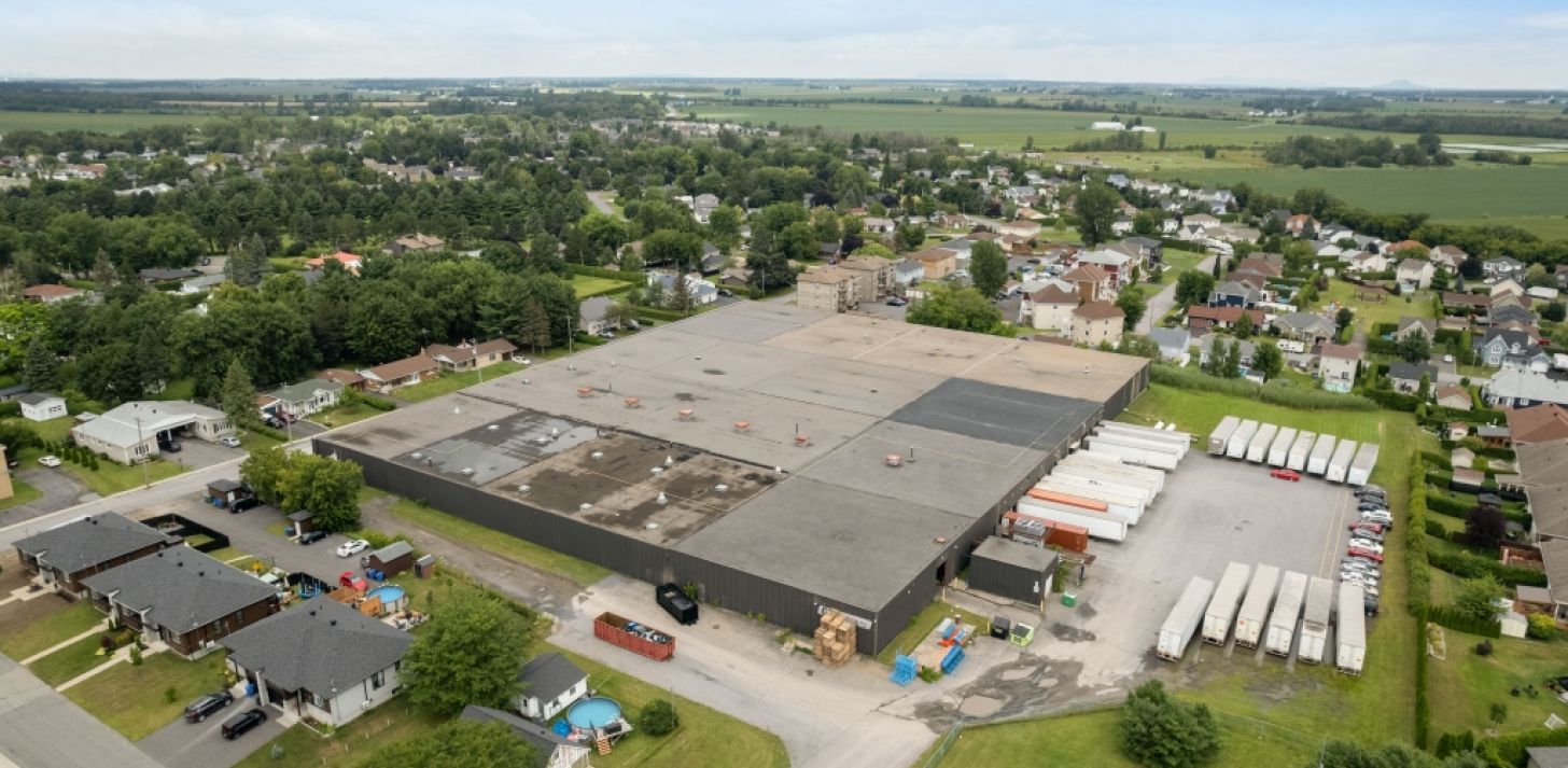 Industrial & commercial space for rent  accessible and flexible in the heart of Montérégie - For Rent