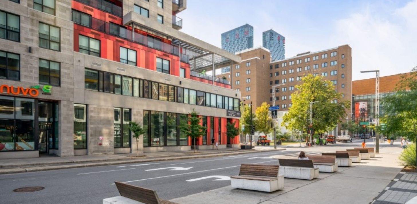 Espace commercial de coin à louer Quartier des spectacles - À louer