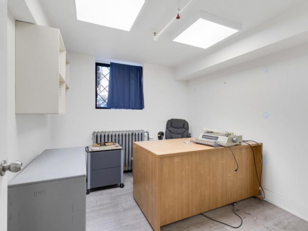 8600 sqft space corner Duluth / St-Laurent Montreal Plateau