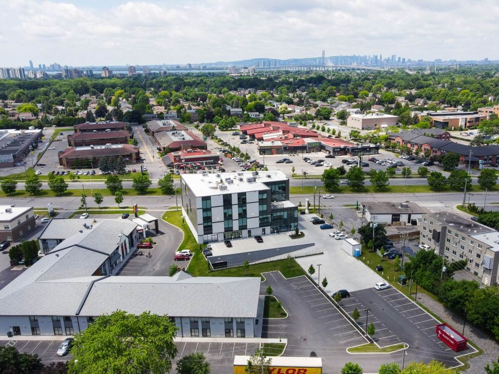 Coworking spaces / Office for rent Turnkey Brossard