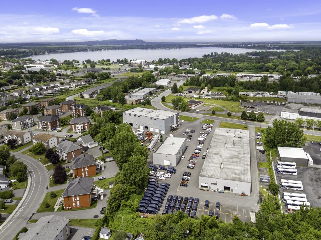 Office and Commercial Space � 1,000 to 16,000 sq. ft. in Chambly