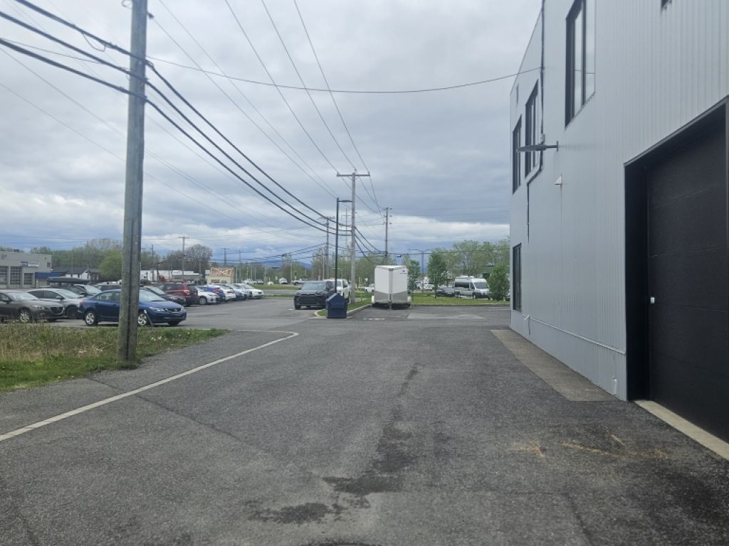 Local commercial  louer | 1445, boulevard Central, Qubec