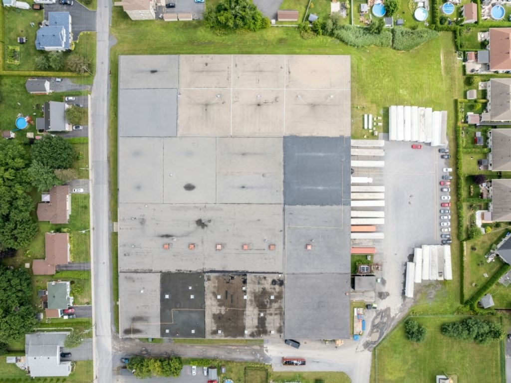 Industrial & commercial space for rent  accessible and flexible in the heart of Montrgie