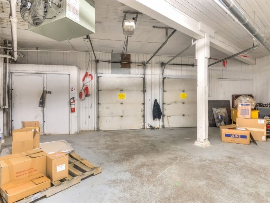  LOUER espace industriel exceptionnel, climatis et lumineux avec 3 quais Parc-Ex