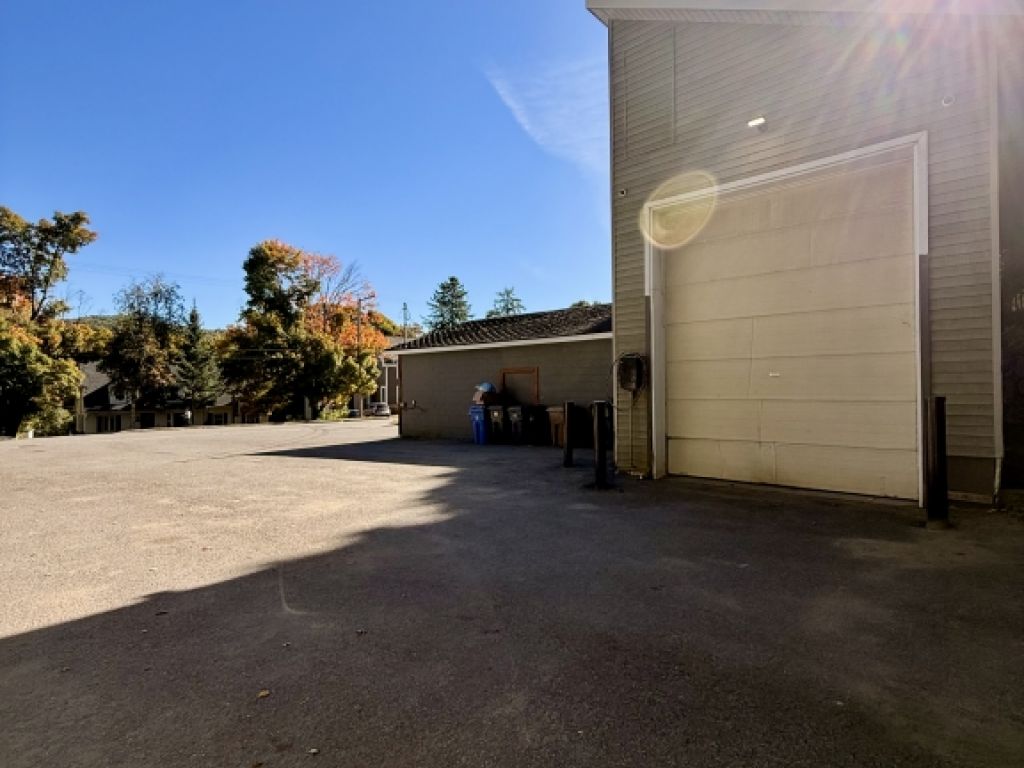 Commercial Property for Lease � Office & Garage Space