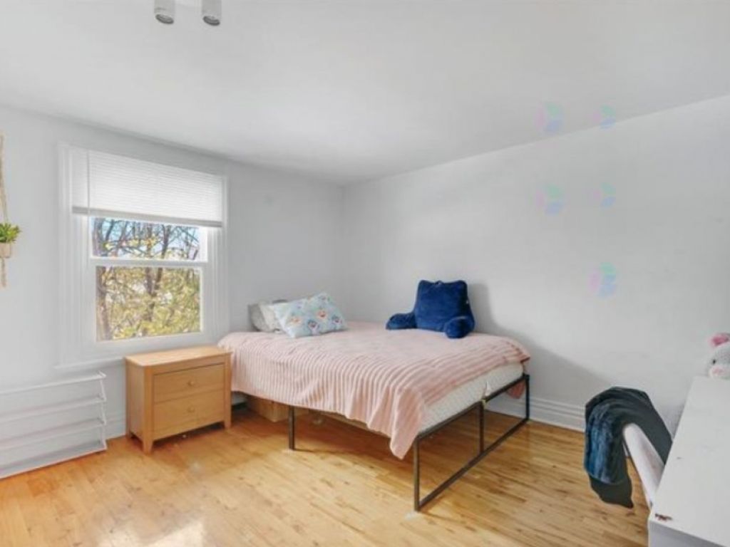 B�tisse comm sur boul. Cur�-Labelle � Sainte-Rose 