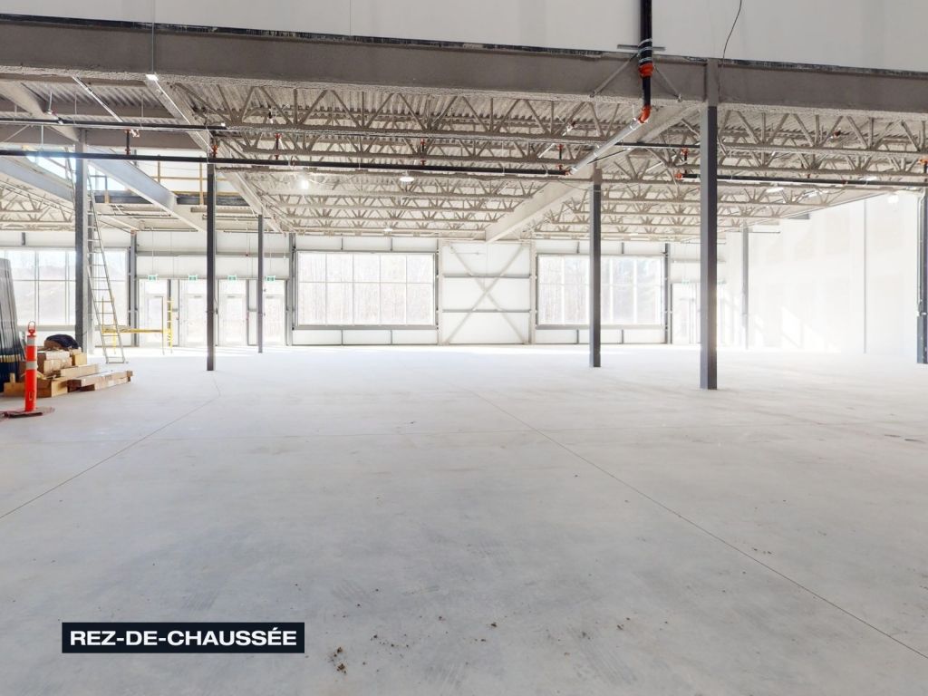 FROM 6765 S.Q.FT INDUSTRIAL SPACES FOR RENT - Saint-Jrme