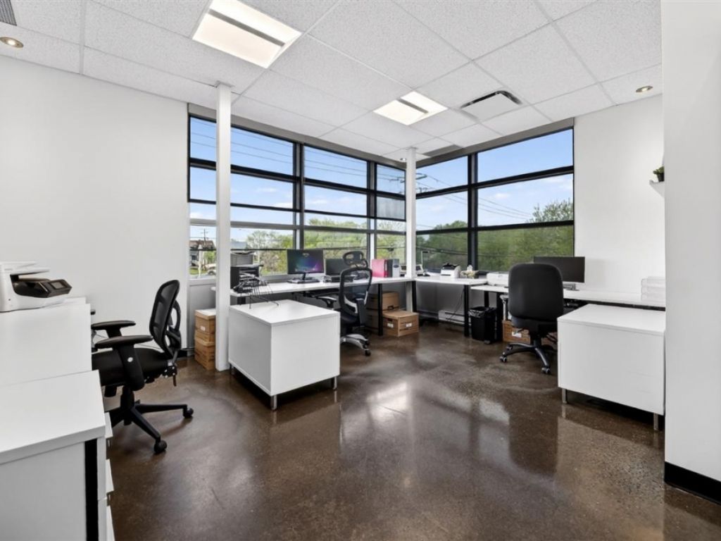 B�tisse commerciale/Bureau � vendre