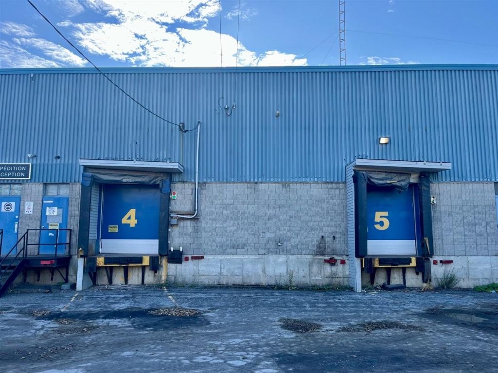 Espace industriel � sous-louer � 3474 Av. Francis-Hughes, Laval (Chomedey)