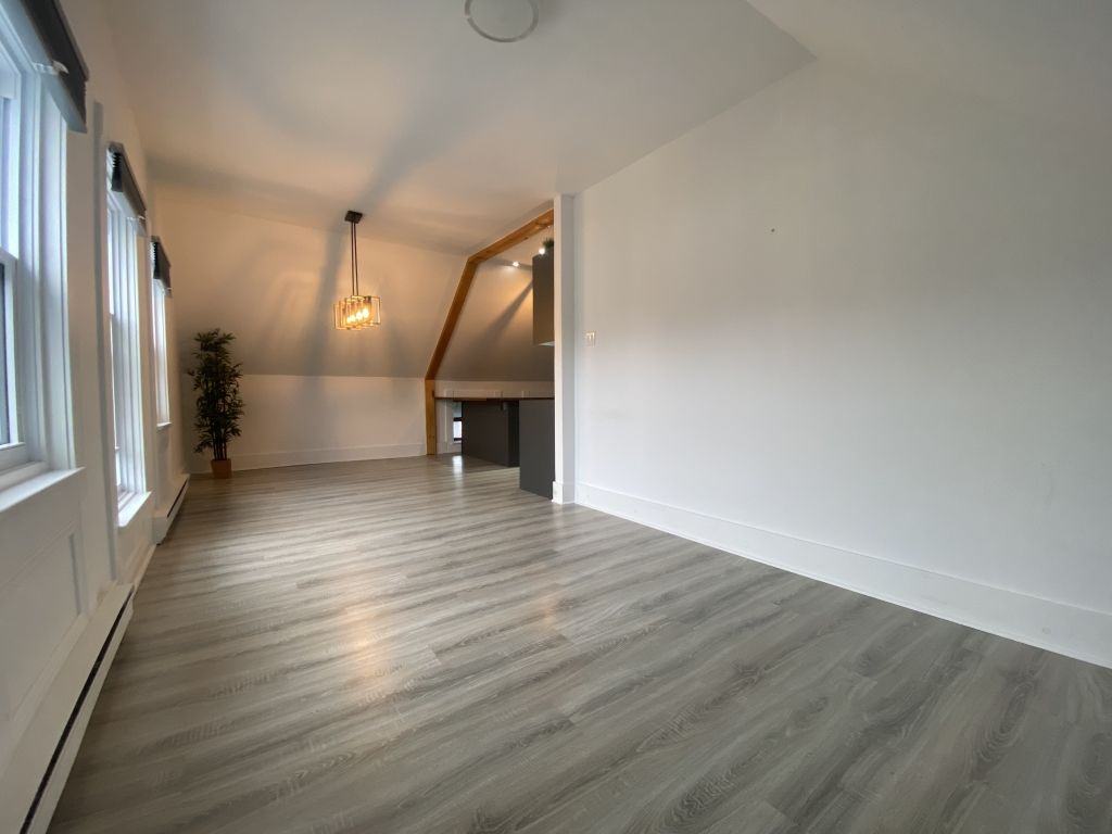 Local commercial-bureaux rnovs  louer au coeur de Sutton 