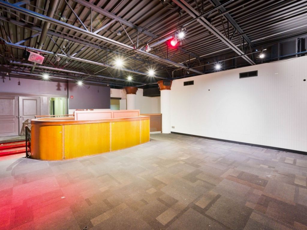 Commercial space 2,398 or 3,497 sq. ft. for rent Boucherville