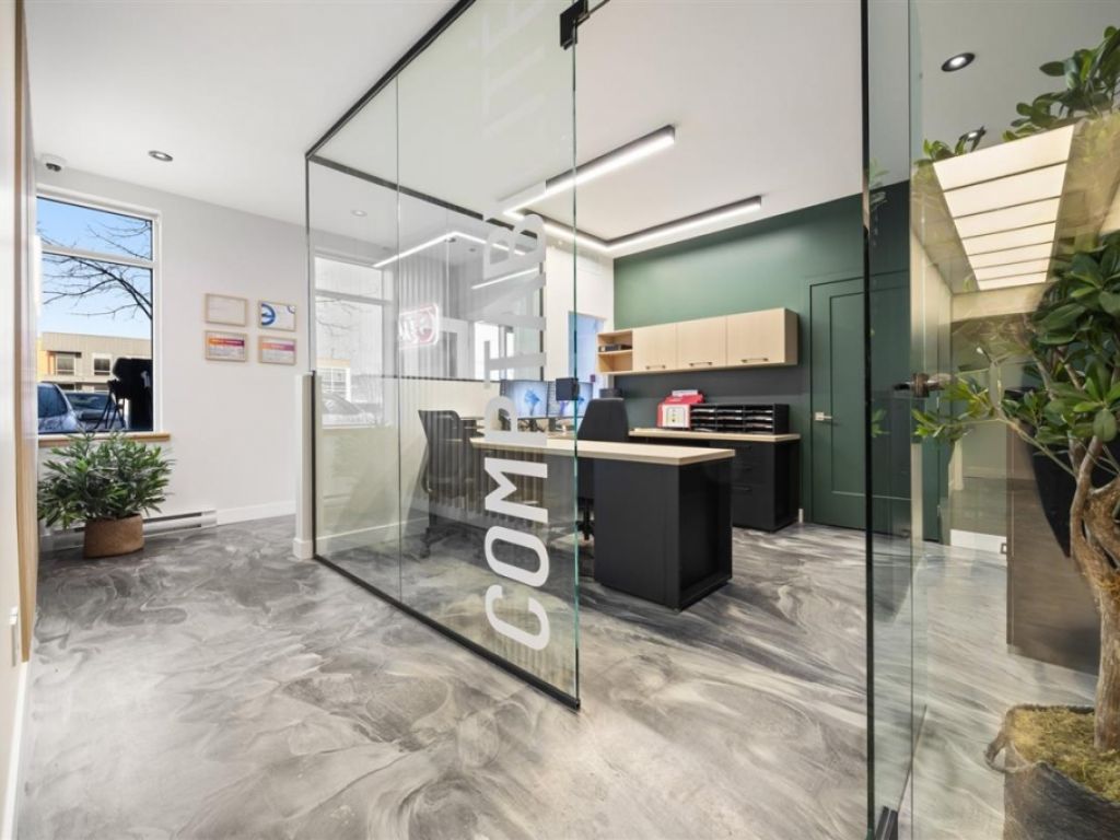 Industrial space for lease - 1329 Rue Nationale