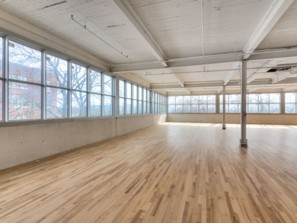 Renovated office space for rent in HOMA, loft-style sunny corner