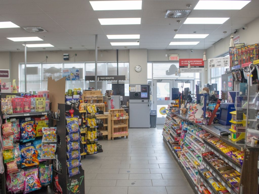 For sale - Formule-1 Convenience Store
