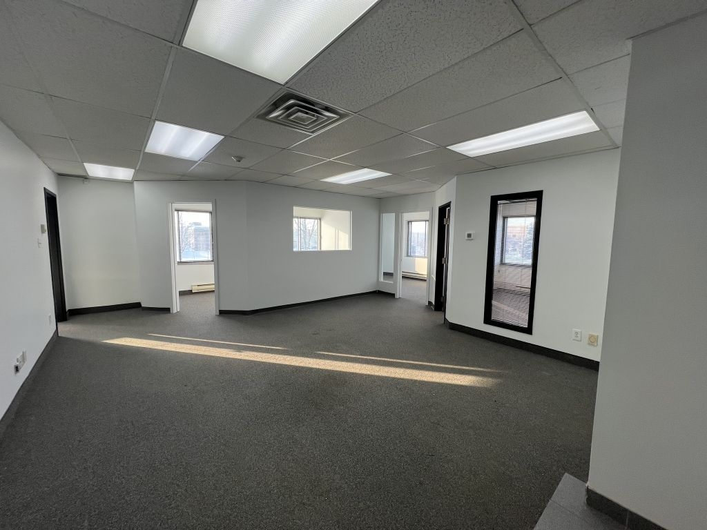 Office and Light Industrial Spaces for Lease in Saint-Bruno
