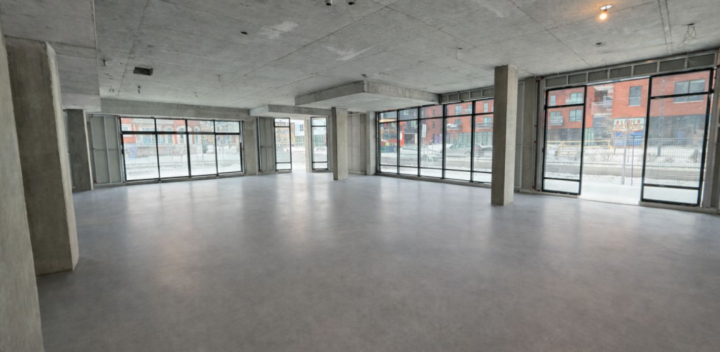 COMMERCIAL SPACES FOR LEASE � HIGH TRAFFIC ON DORVAL AVENUE - For Rent