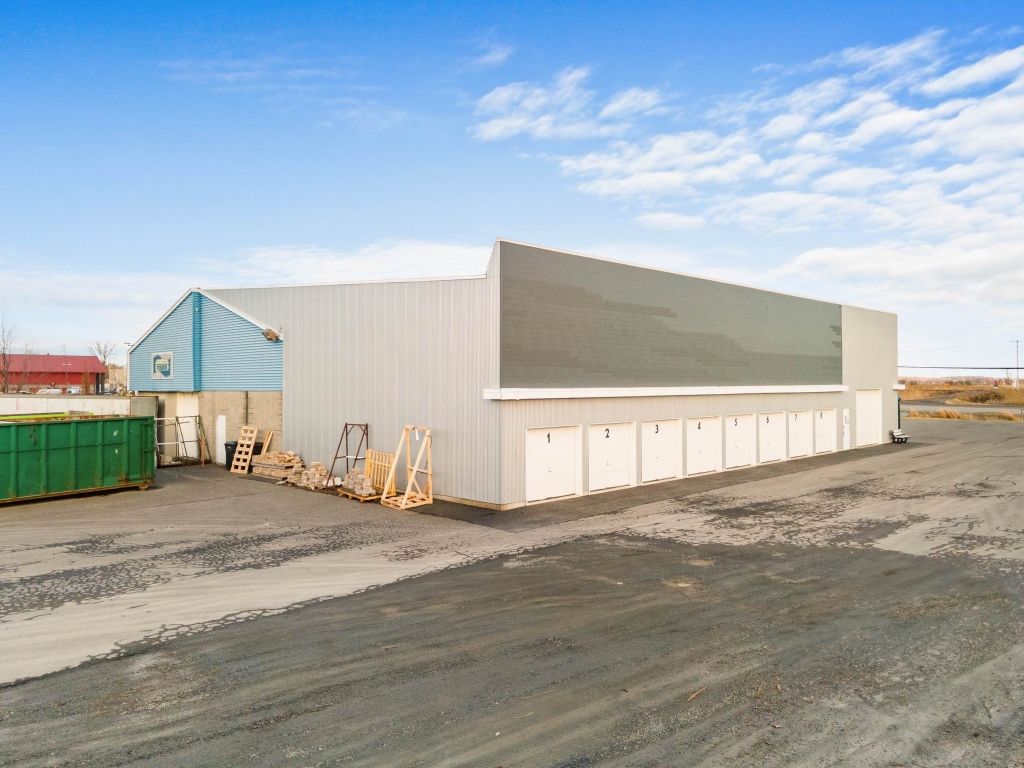Immeuble comm/ind  vendre, showroom, entrept St-Basile