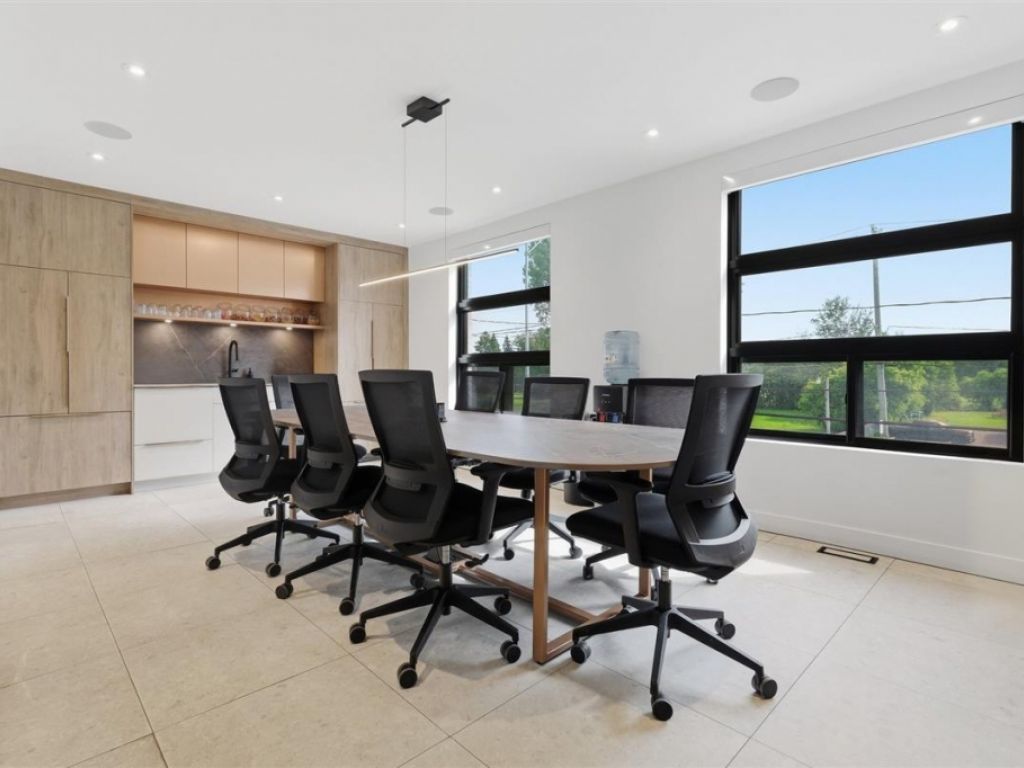 B�tisse commerciale/Bureau � vendre