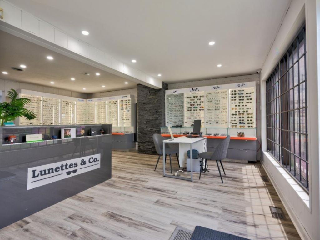 Building for rent Cure-Labelle Blvd Sainte-Therese