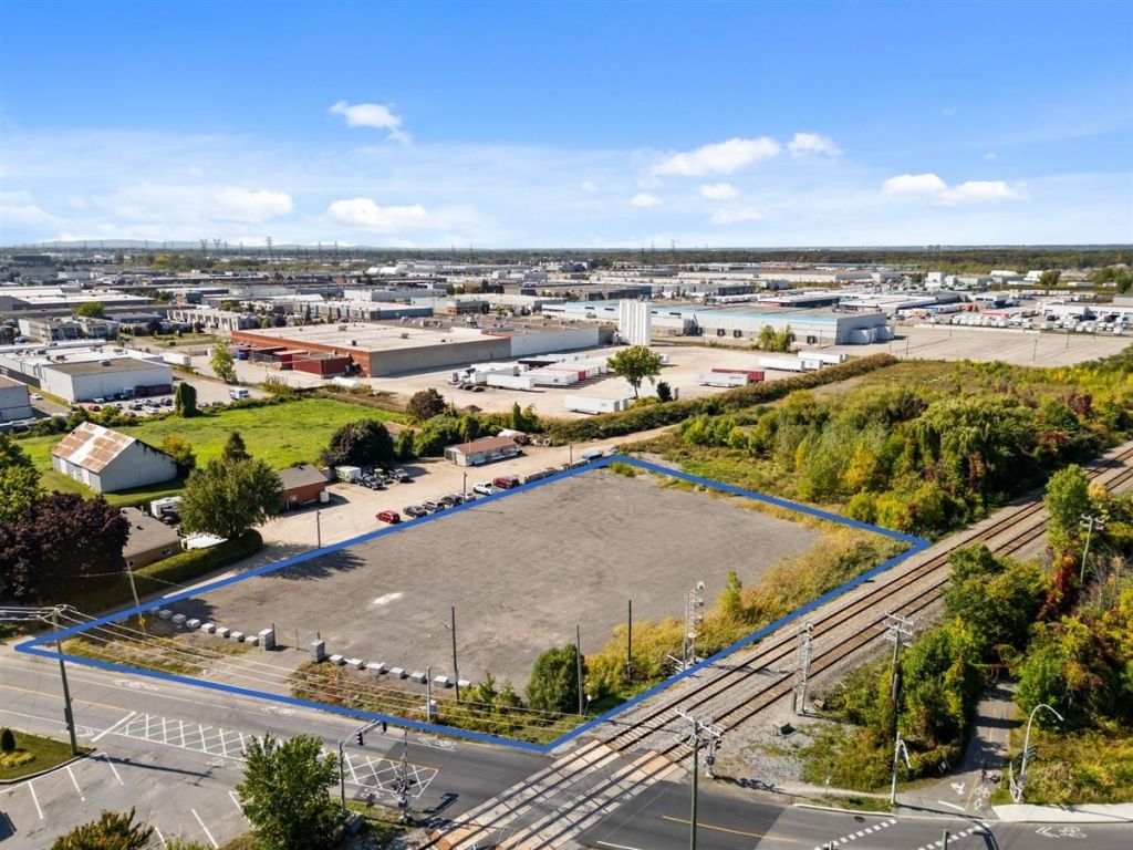 Land space for lease - Boul. St-Elzear O.